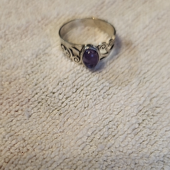 Elegant Silver and Purple Women's Ring - Picture 1 of 2